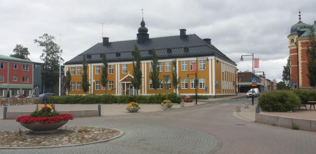 Svefi - Sverigefinska folkhögskolan vid torgets västra sida, söder om Köpmansgatan