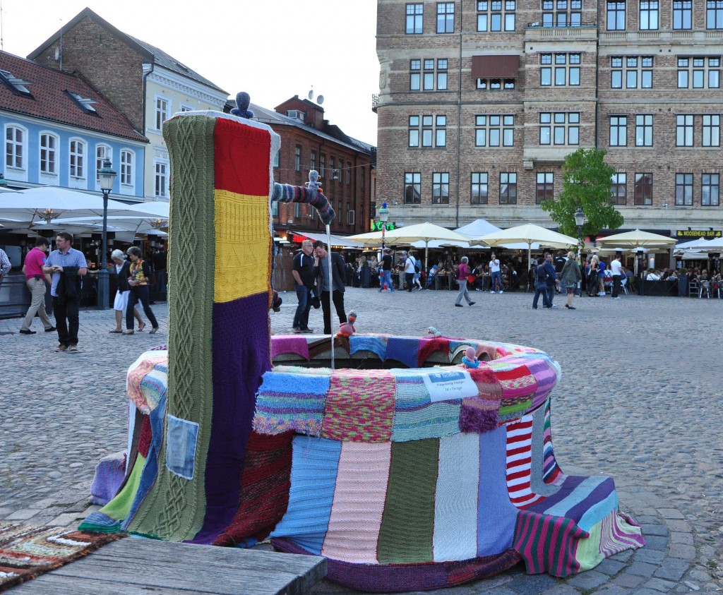 Torgbrunne påklädd